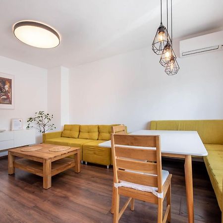 Cosy Apartment In Central 바르나 외부 사진